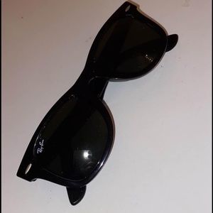 Ray-Ban Black Wayfarer Sunglasses BRAND NEW